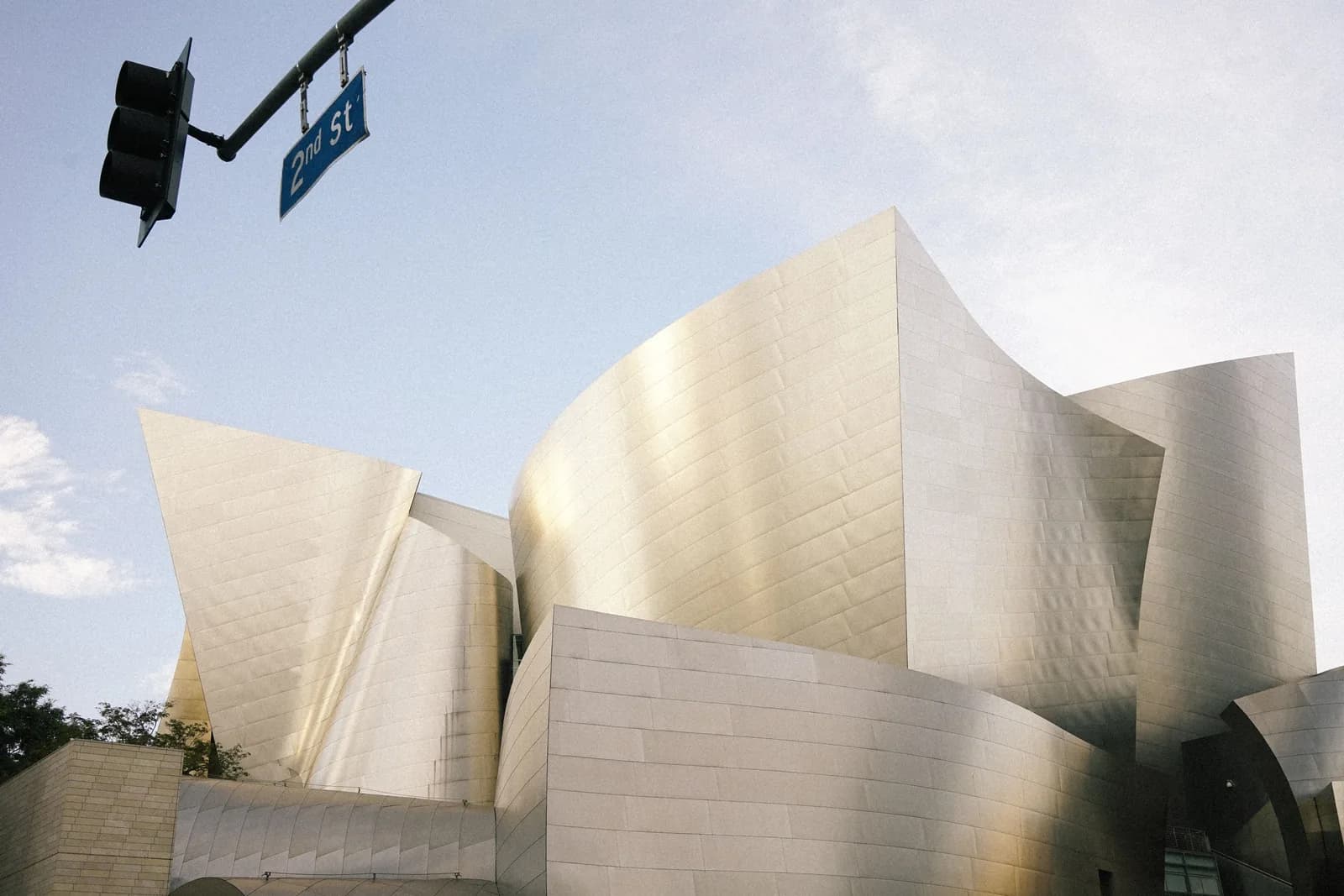 Street view of the Walt Disney Concert Hall in Los Angeles